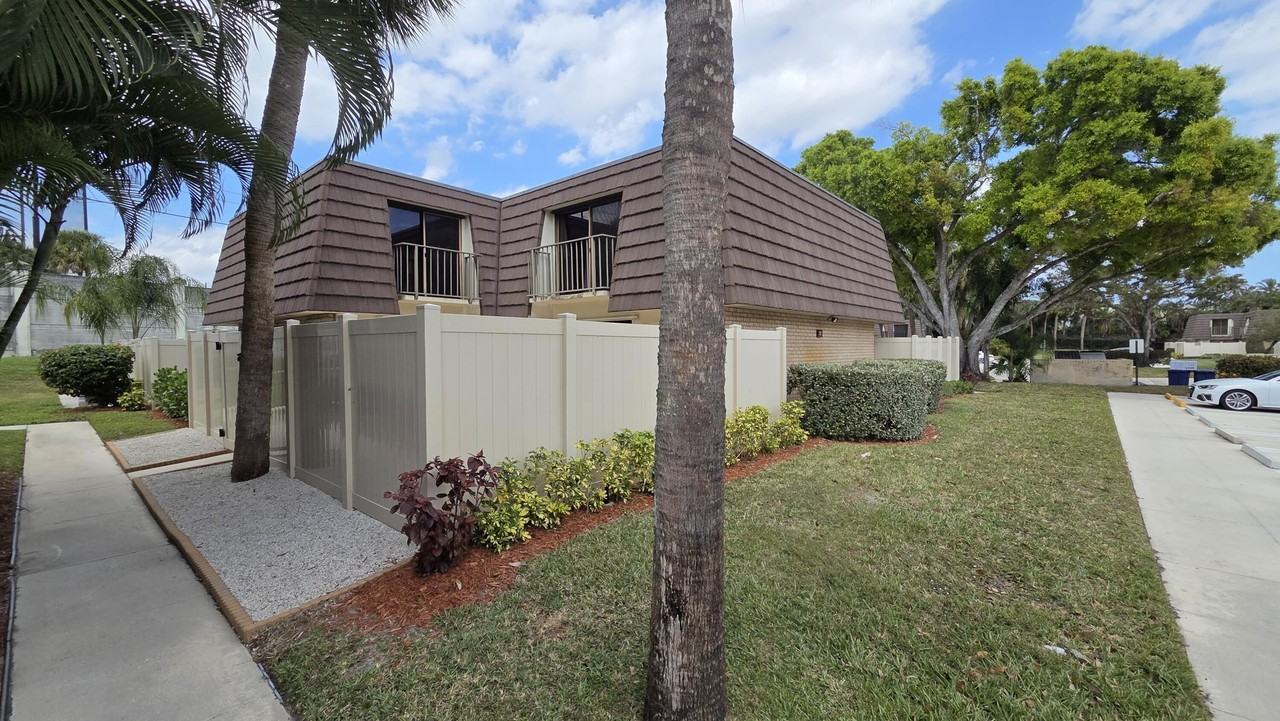 7311 73rd Way - Photo 3 of 36