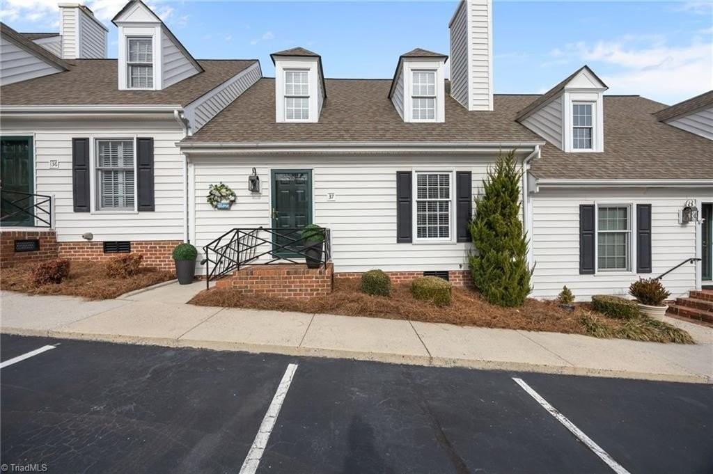 330 W Presnell St #37 - Photo 3 of 35