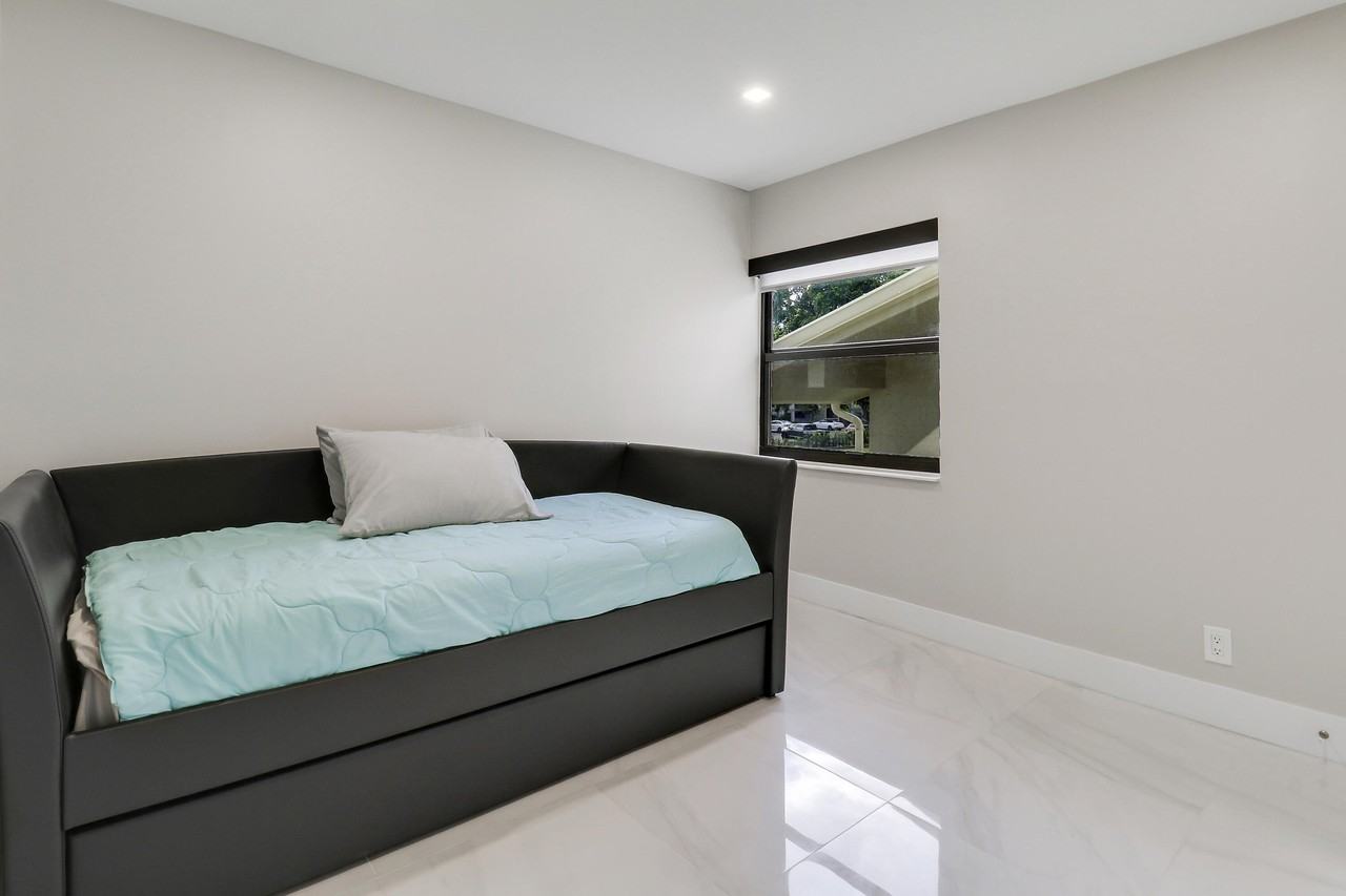 12911 Briarlake Dr Apt 202 - Photo 6 of 13