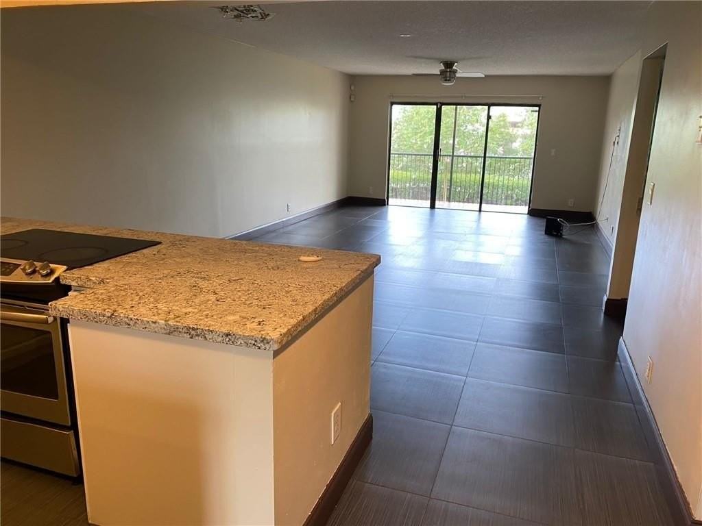 290 Racquet Club Rd Apt 205 - Photo 4 of 10