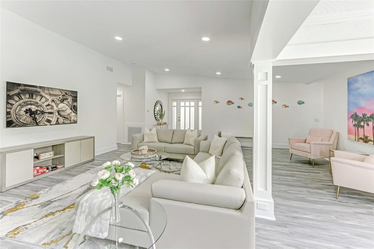 16643 Redwood Way - Photo 4 of 45