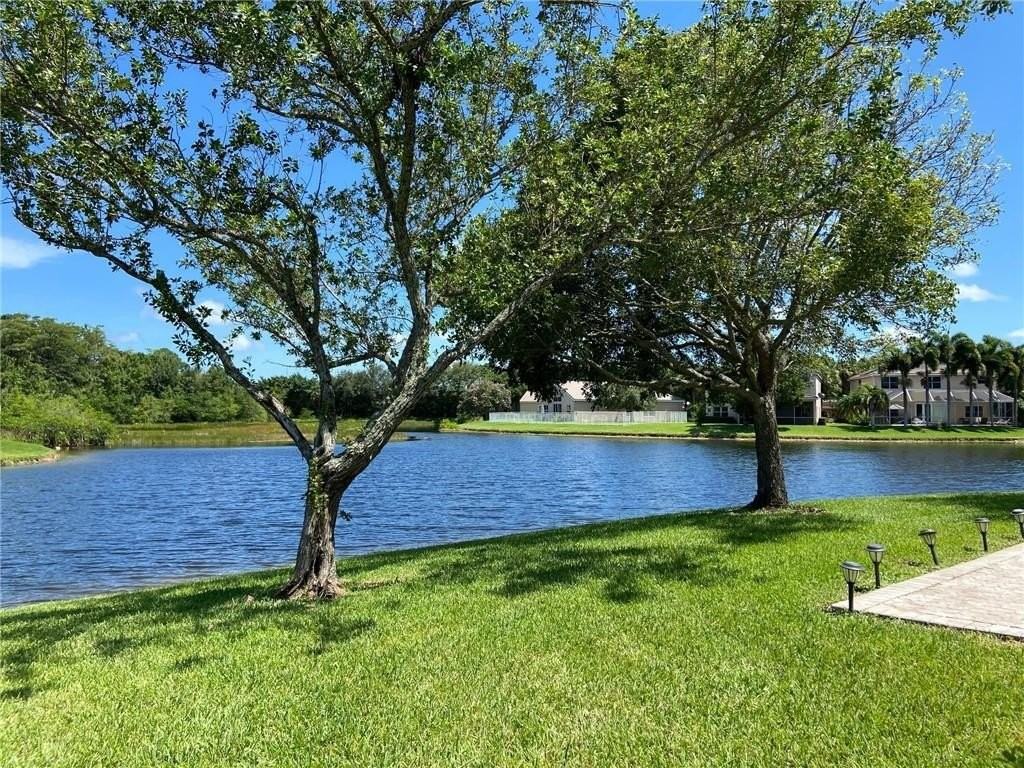 4838 Nw 58th Pl - Photo 3 of 20