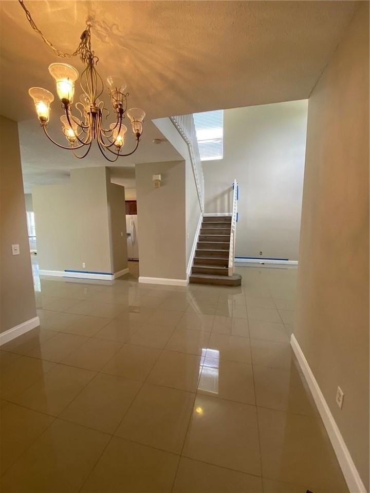 4838 Nw 58th Pl - Photo 7 of 20