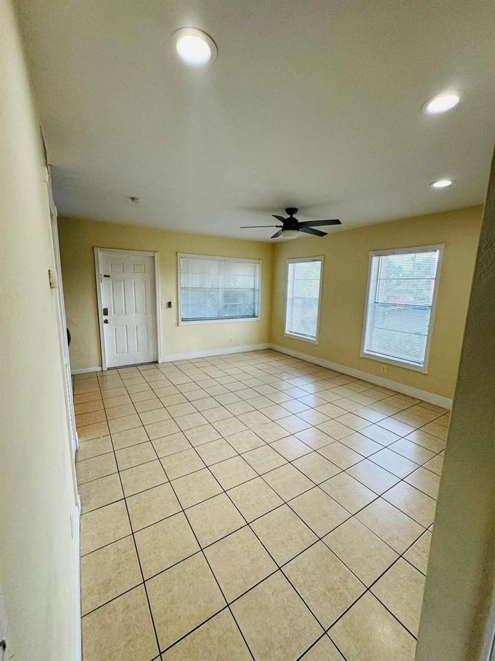 651 Nw 42nd Ct #201 - Photo 4 of 14