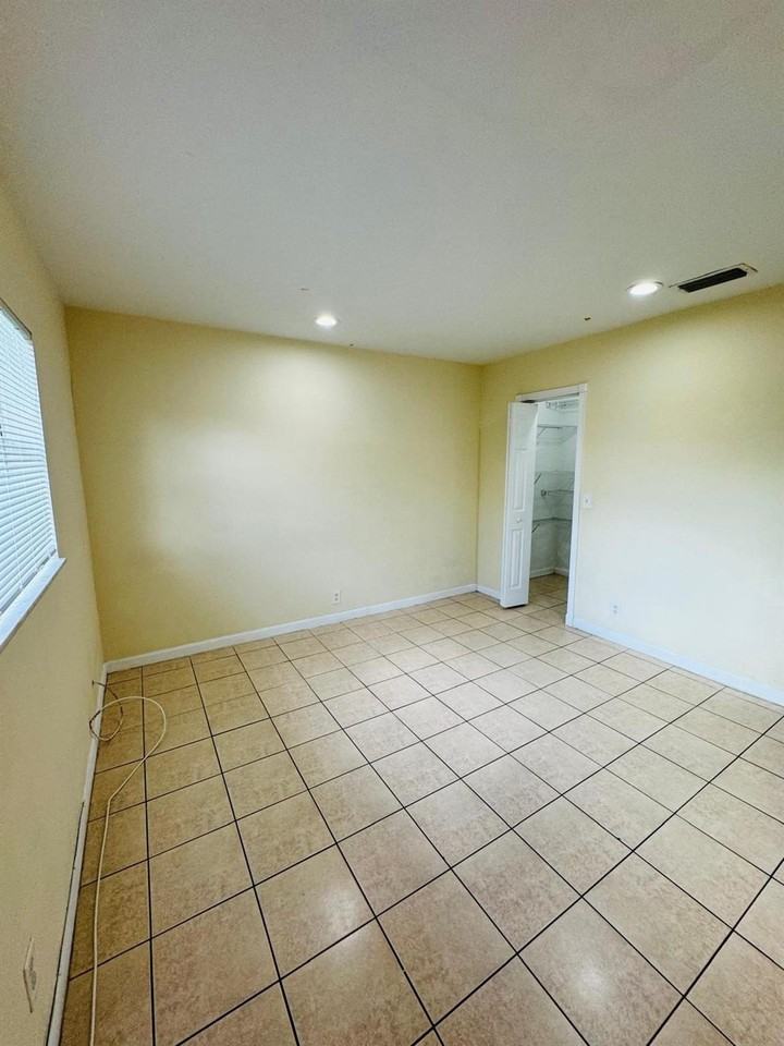 651 Nw 42nd Ct #201 - Photo 7 of 14