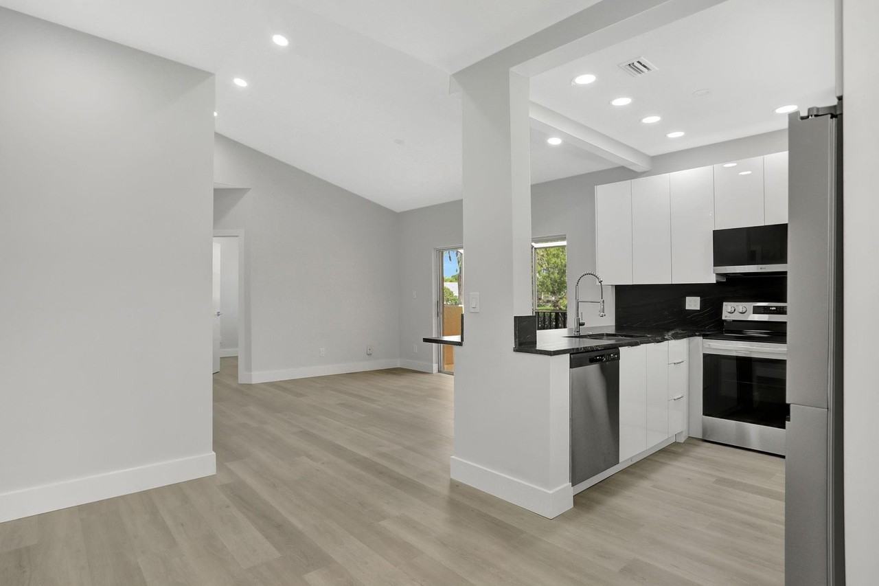 660 Cypress Club Way Unit D11 - Photo 4 of 41