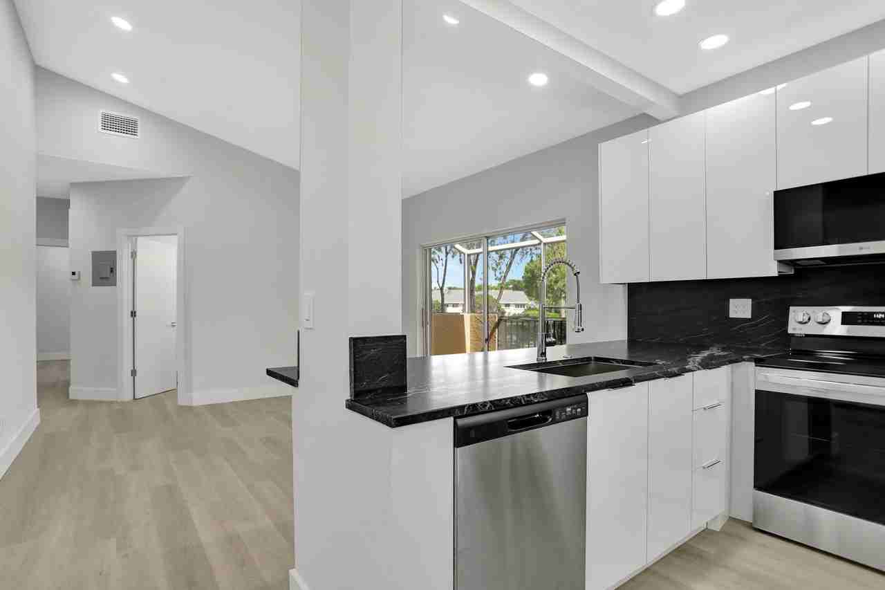 660 Cypress Club Way Unit D11 - Photo 5 of 41