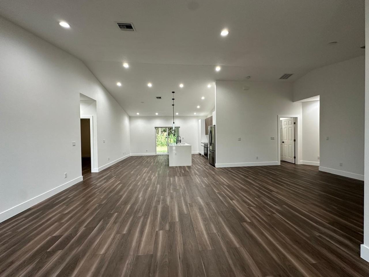 6524 Las Palmas Way - Photo 3 of 20