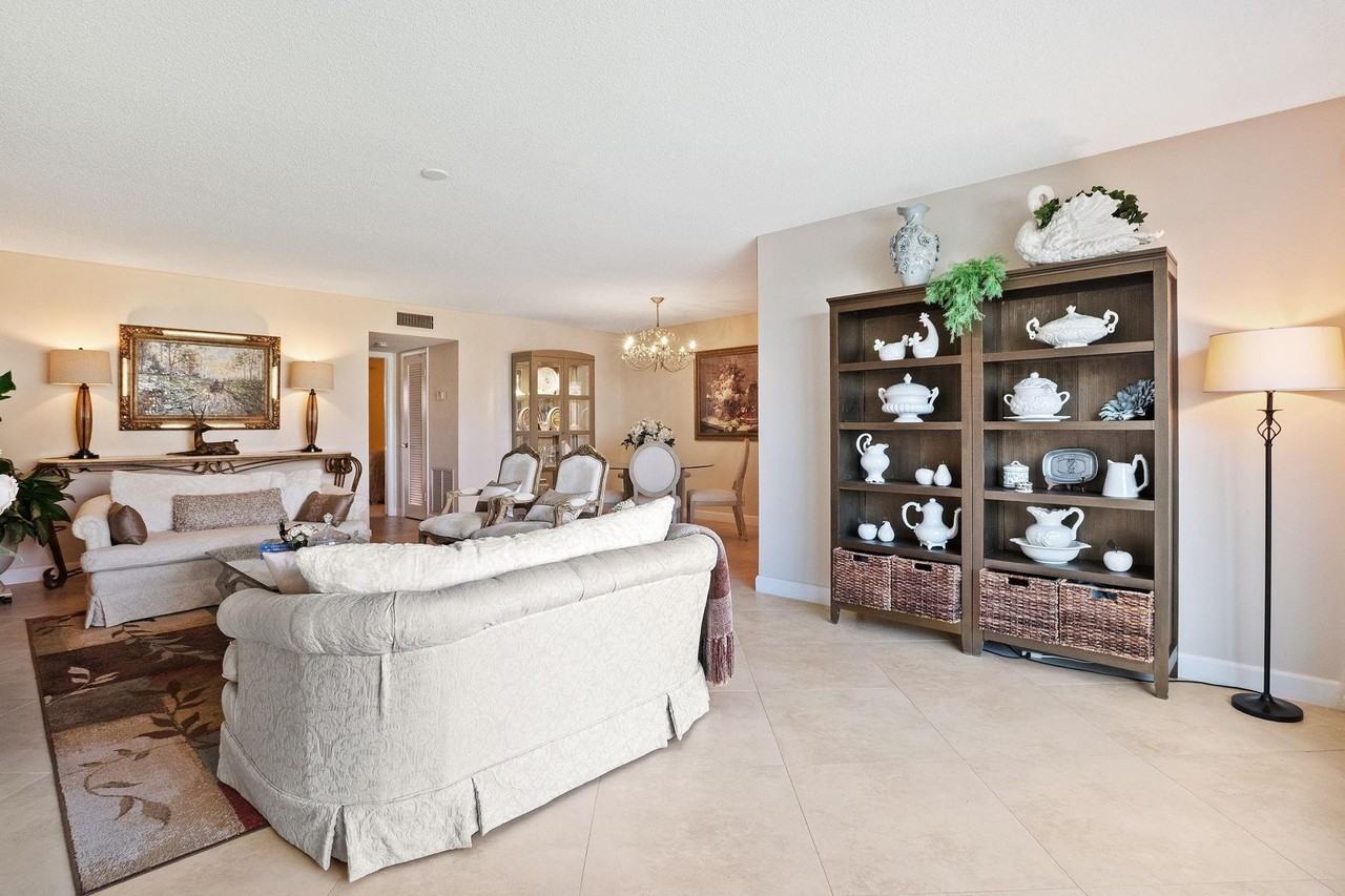 162 High Point Blvd Unit B - Photo 2 of 25