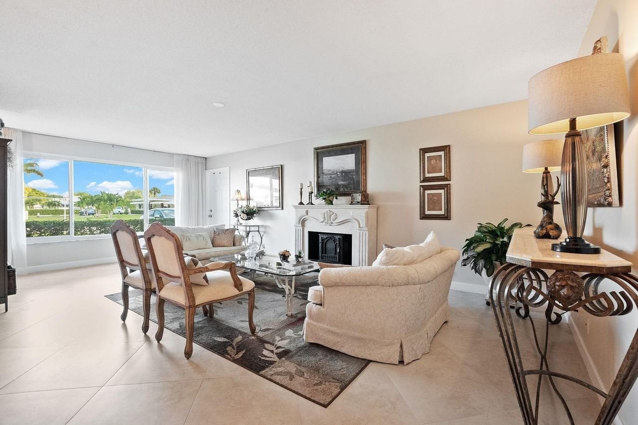 162 High Point Blvd Unit B - Photo 3 of 25