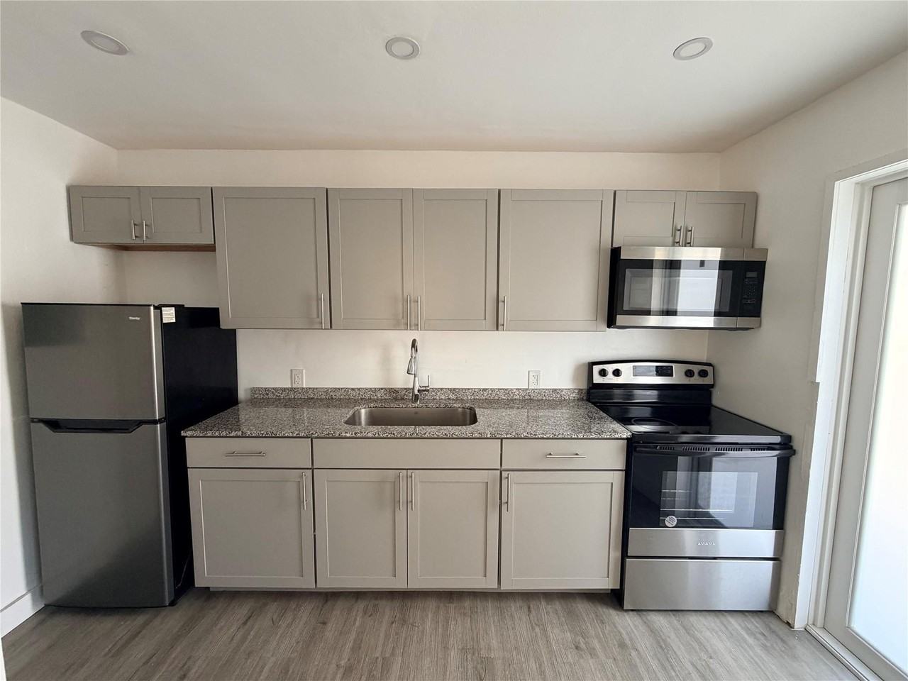 1847 Madison St Unit 1 - Photo 5 of 15