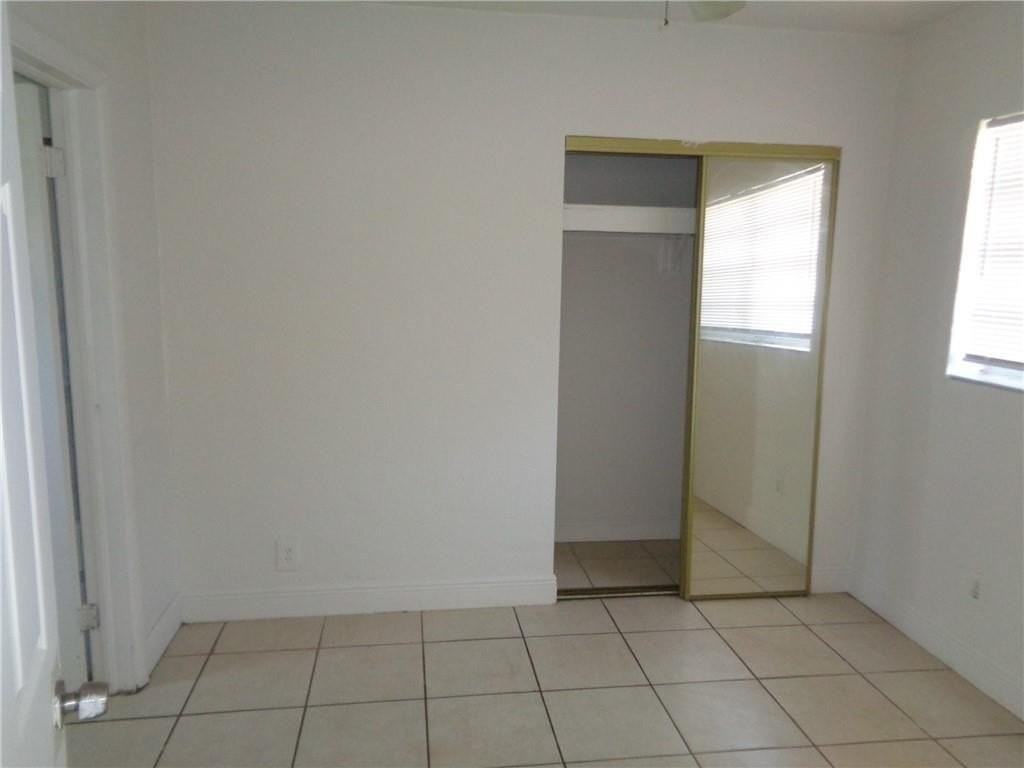 711 Sw 9th St Apt 1 - Photo 4 of 5