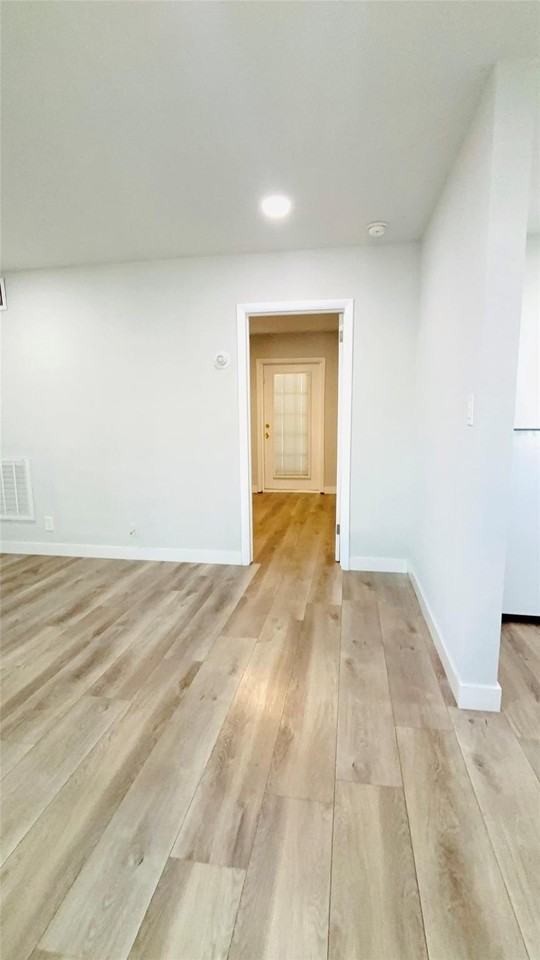 1960 Ne 24th Ave - Photo 3 of 14