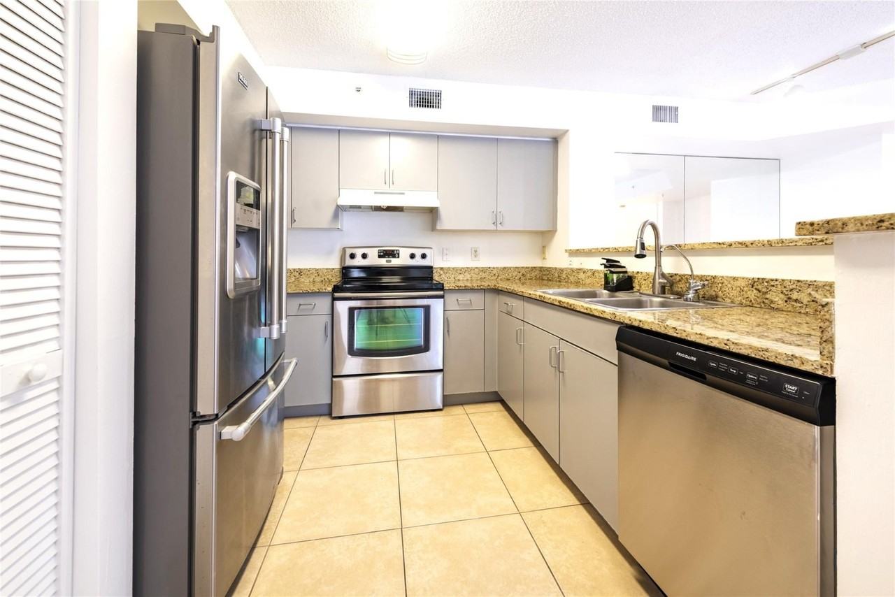 4808 N State Road 7 Apt 203 - Photo 5 of 27