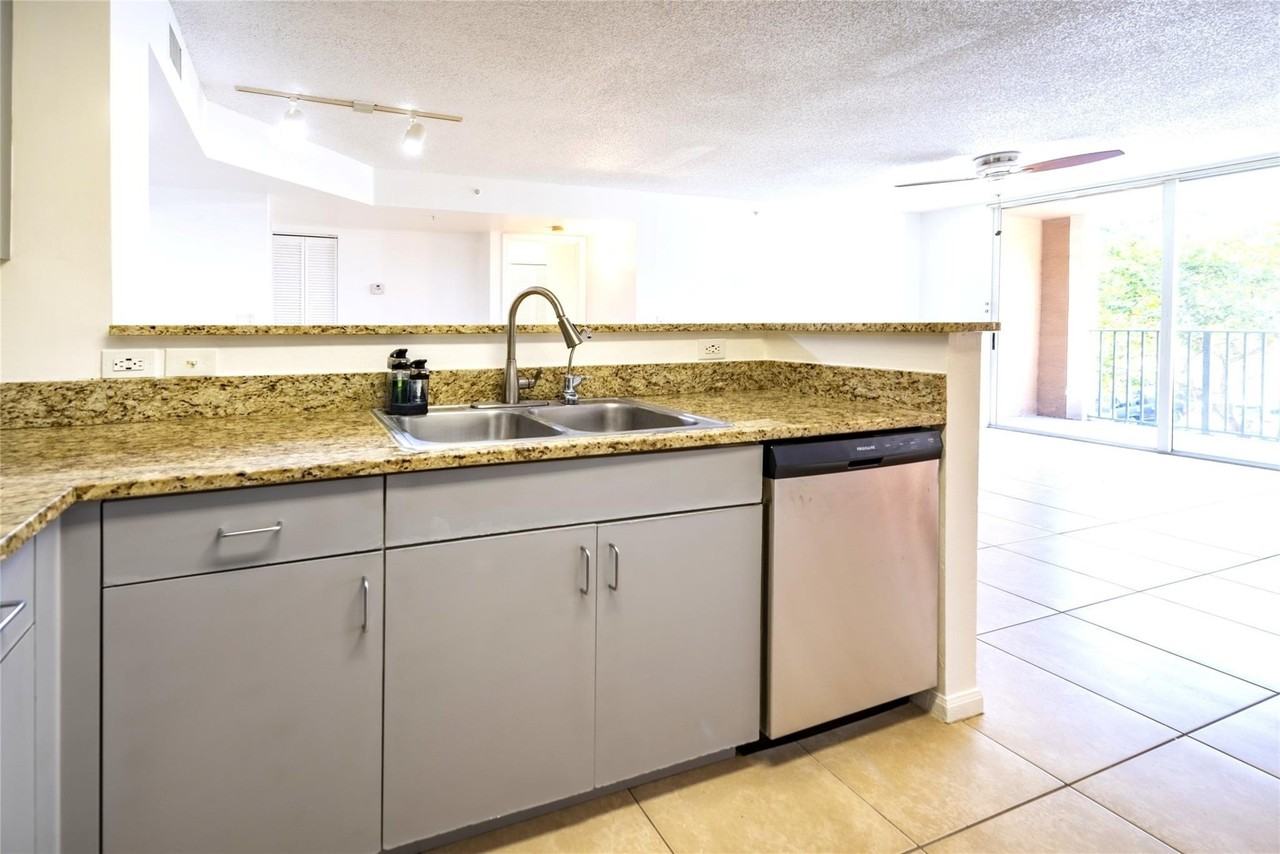 4808 N State Road 7 Apt 203 - Photo 7 of 27