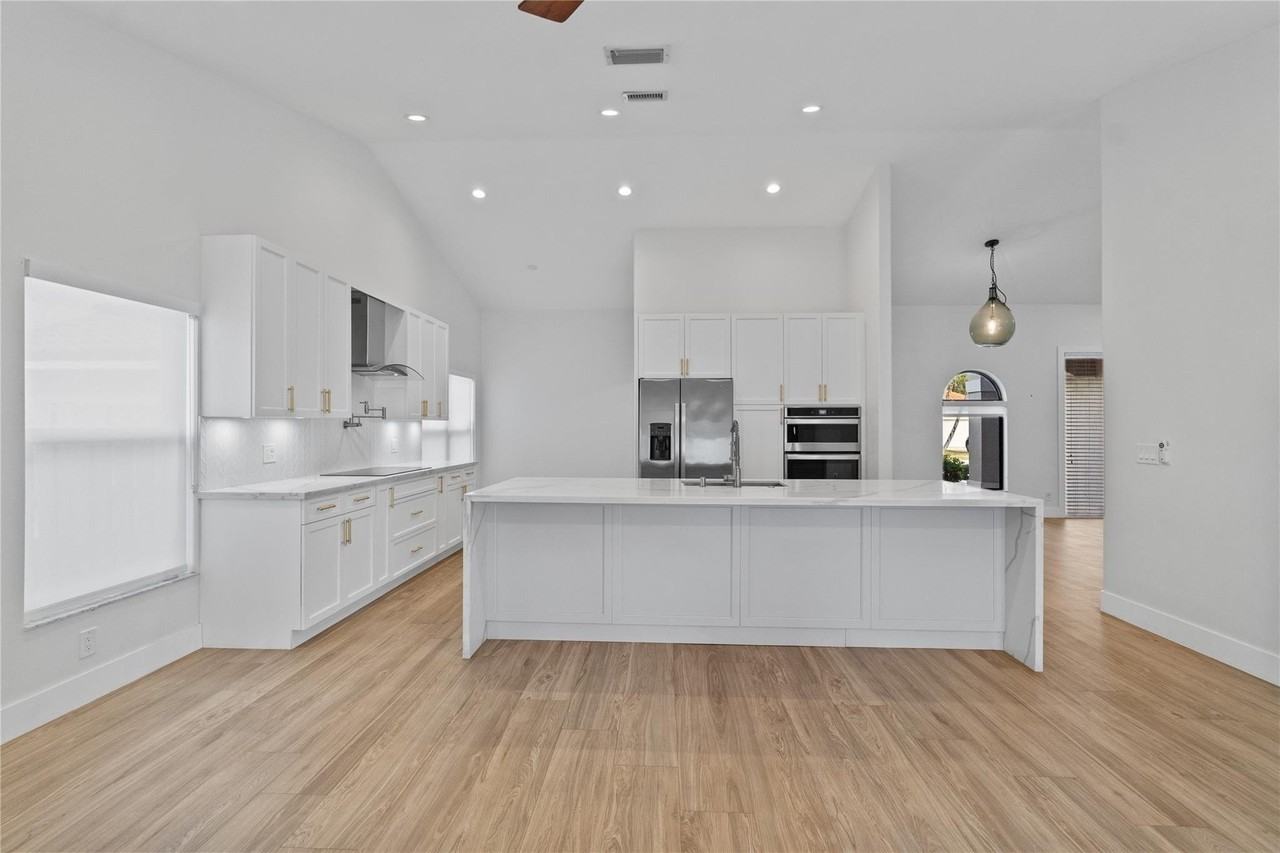 17870 Sw 4th Ct - Photo 4 of 39