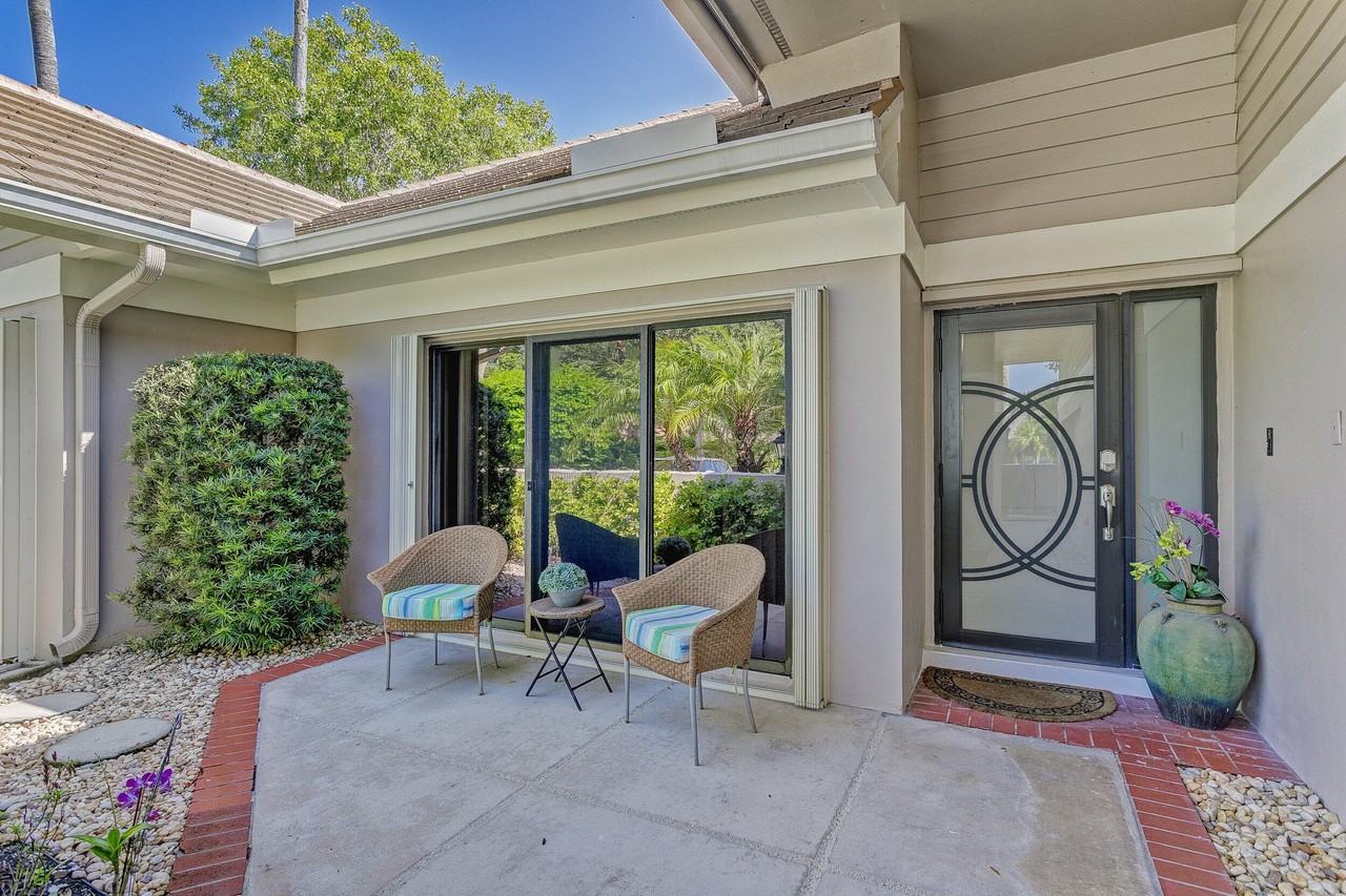 156 Coventry Pl - Photo 5 of 50