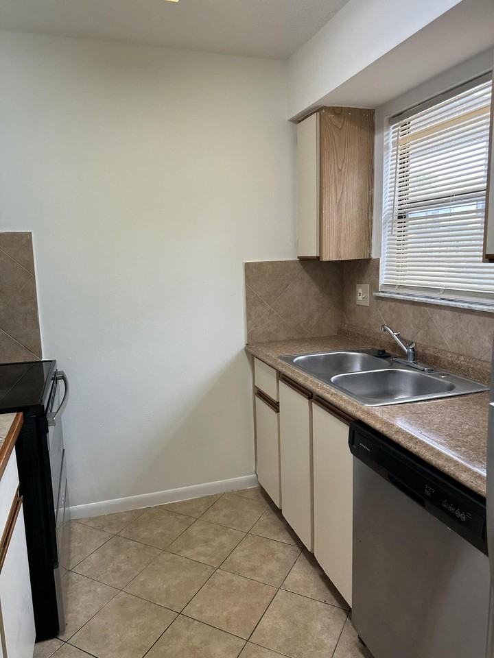 4703 Pier Dr Unit 4703 - Photo 5 of 21