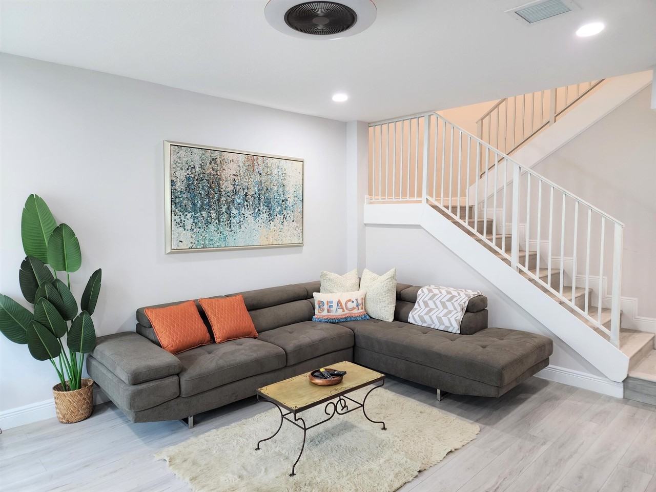 572 Se 20th Ave Unit 3 - Photo 3 of 14