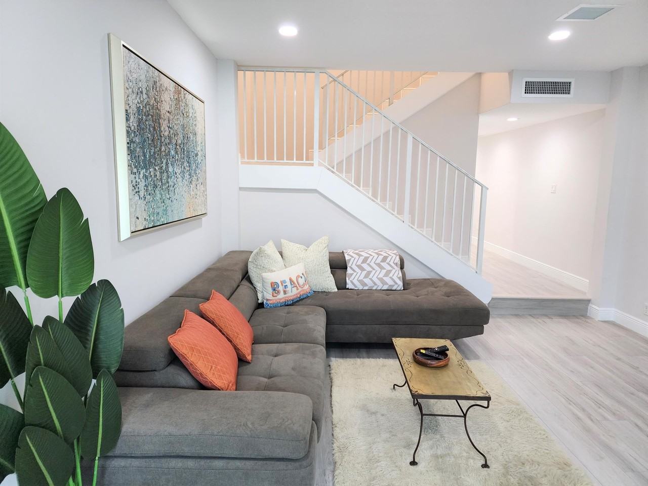 572 Se 20th Ave Unit 3 - Photo 4 of 14