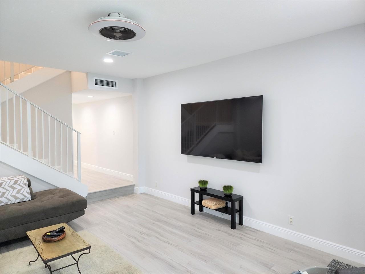 572 Se 20th Ave Unit 3 - Photo 5 of 14