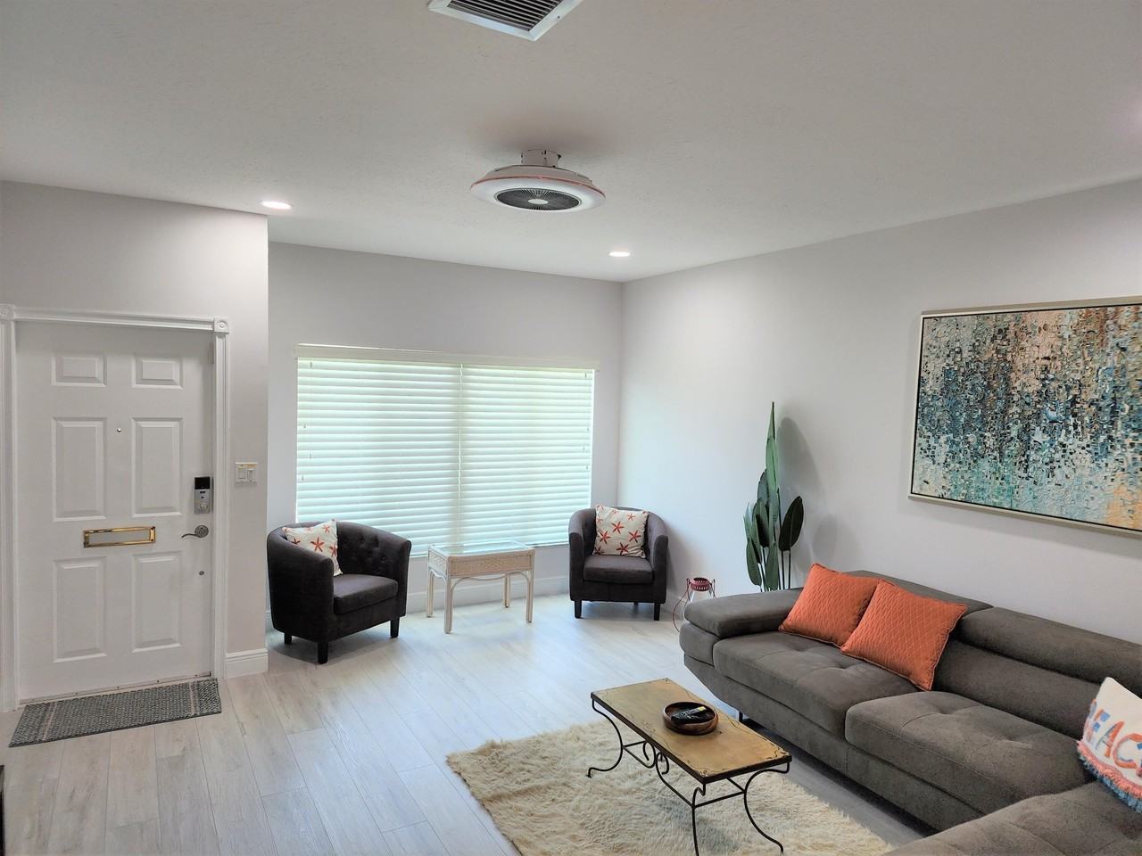 572 Se 20th Ave Unit 3 - Photo 6 of 14