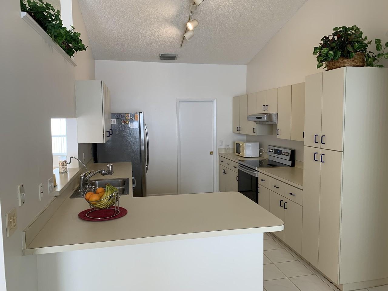 202 Wedgewood Cir - Photo 2 of 32