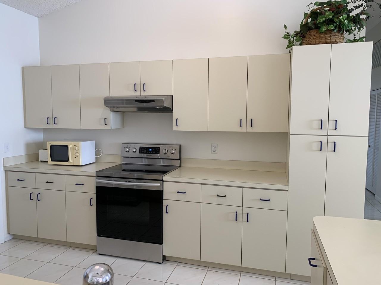 202 Wedgewood Cir - Photo 3 of 32