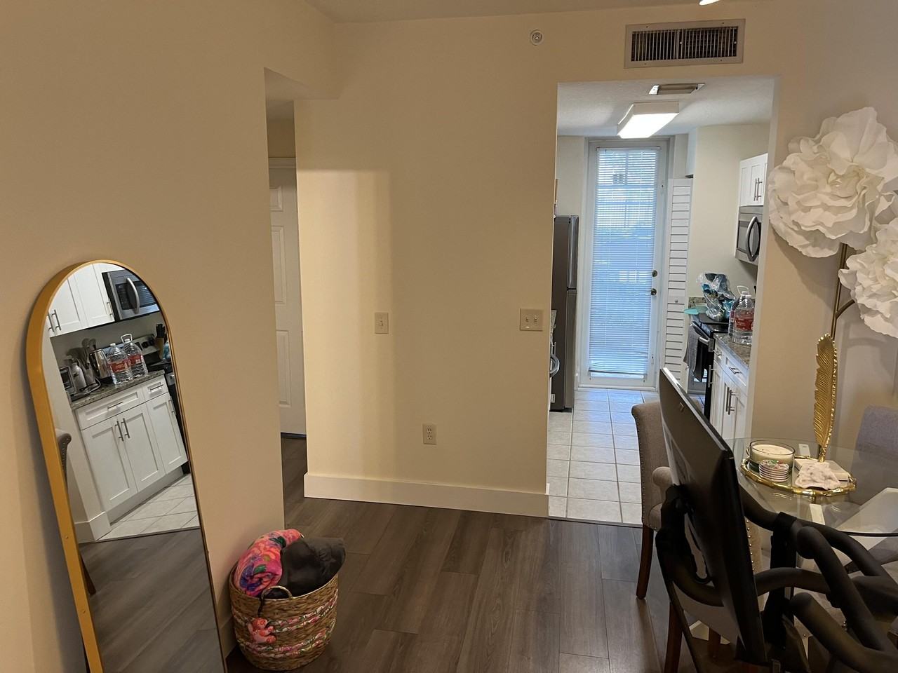 1152 University Blvd Apt 12 - Photo 7 of 21