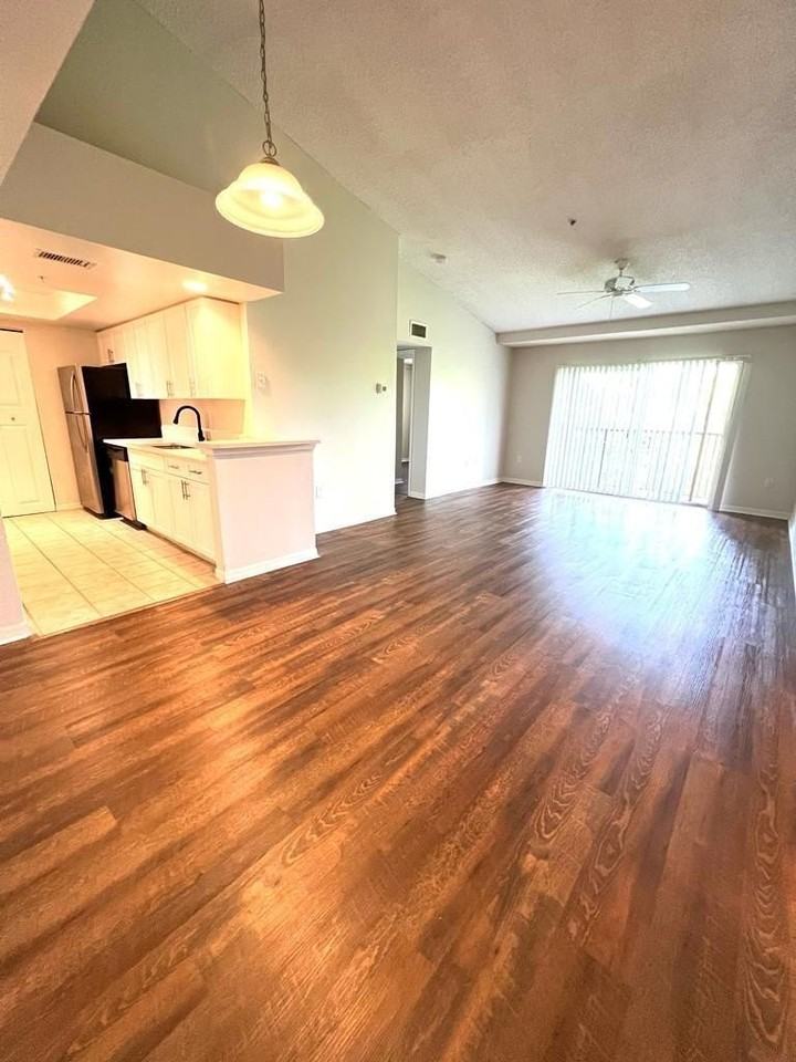 4171 N Haverhill Rd Apt 1011 - Photo 4 of 29