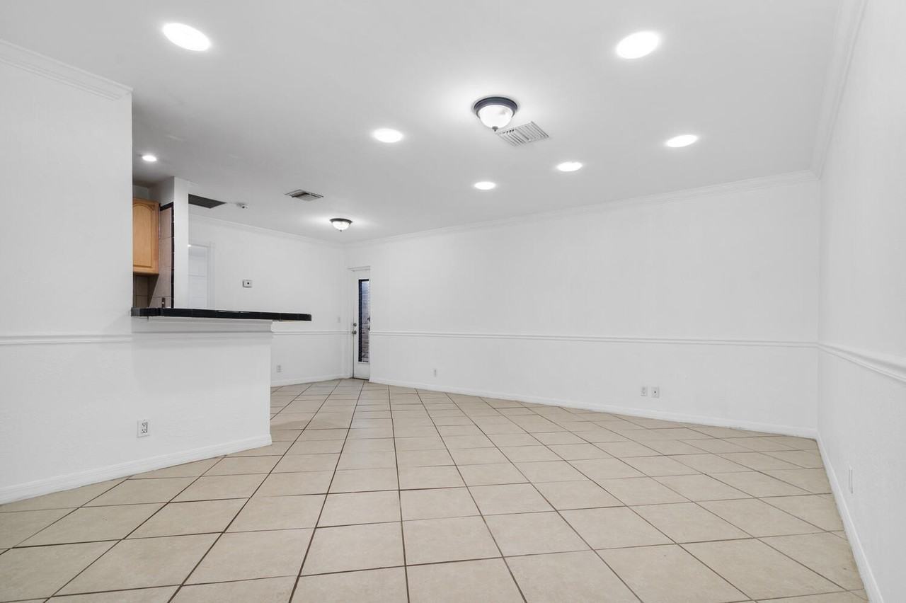 7 Crossings Cir Apt C - Photo 4 of 18