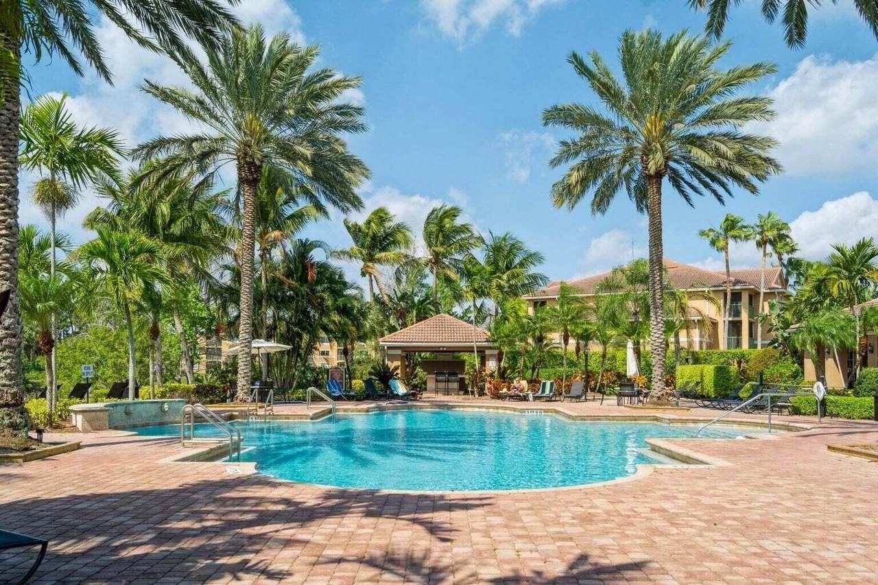 3600 Nw Mediterranean Ln Unit 14 - Photo 3 of 9