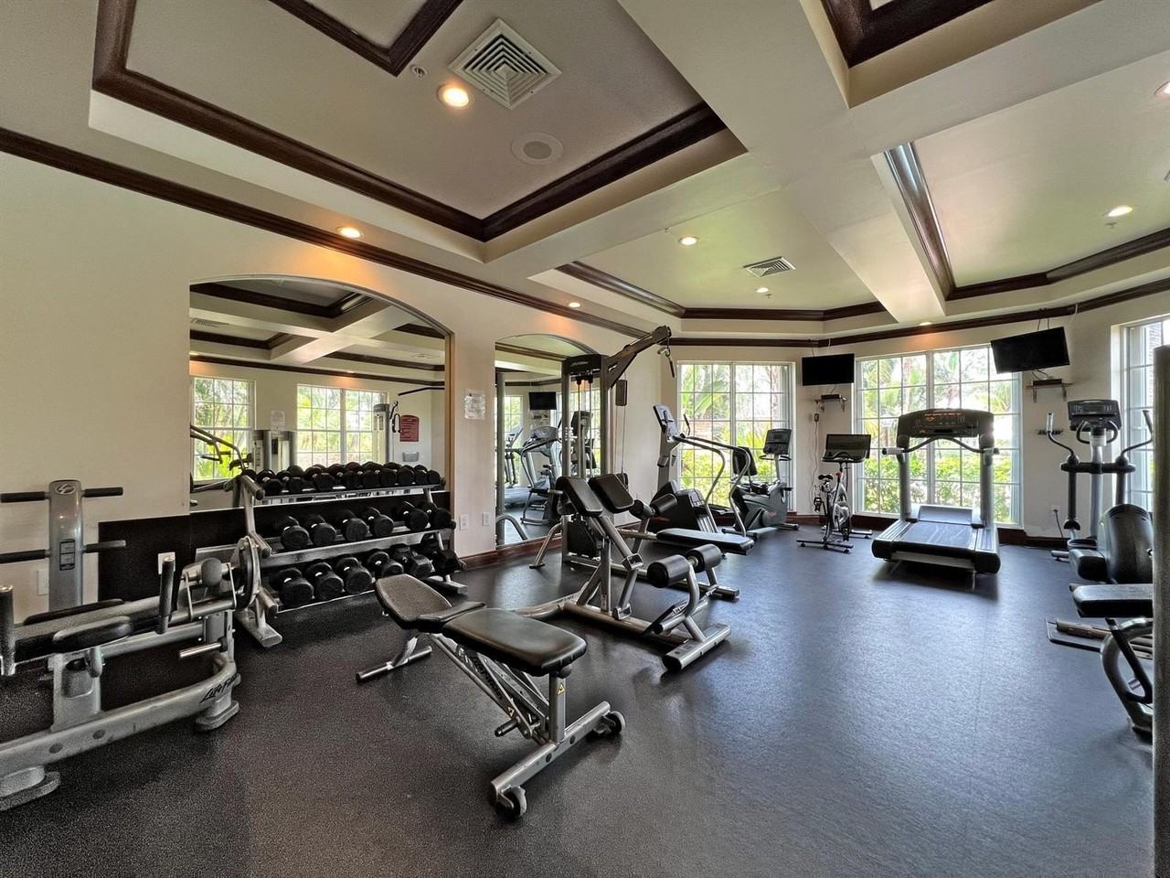 3600 Nw Mediterranean Ln Unit 14 - Photo 4 of 9