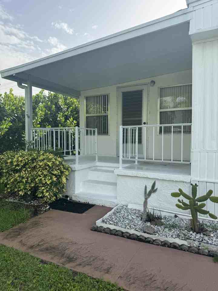 8051 Se Homestead Ave - Photo 3 of 26