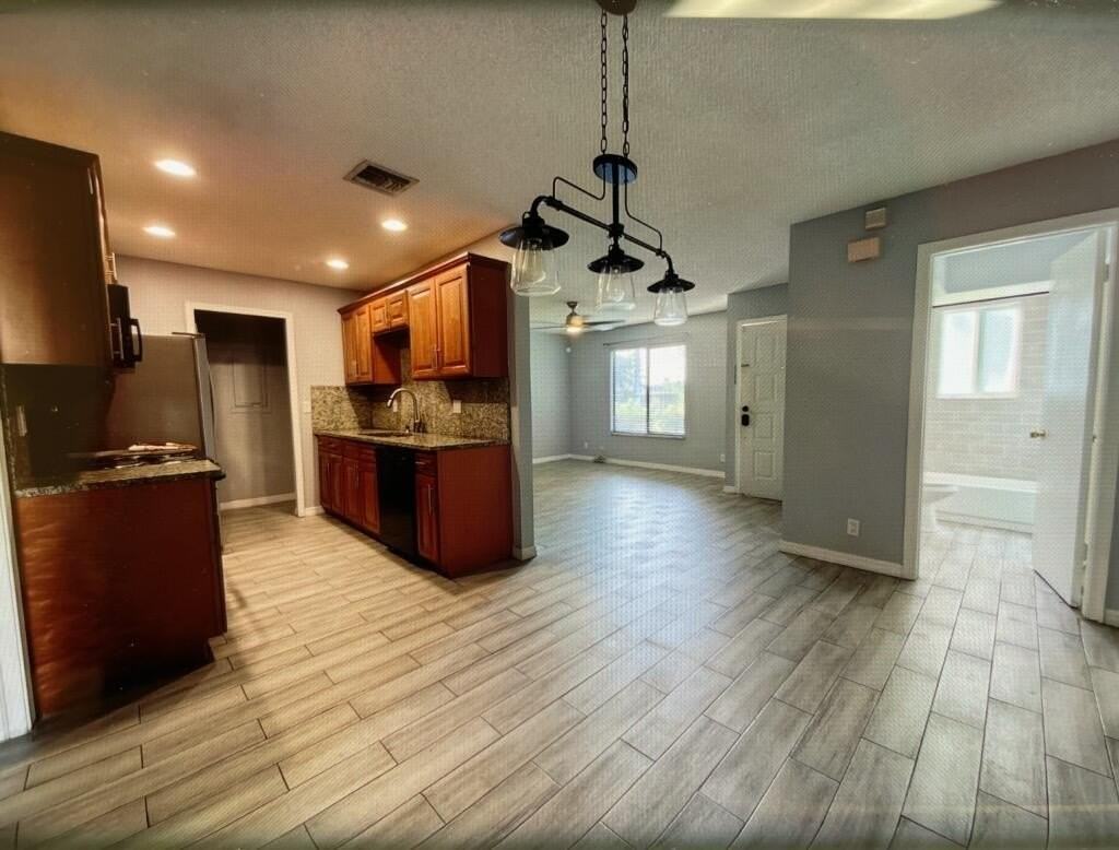 11881 Sturbridge Ln - Photo 3 of 20