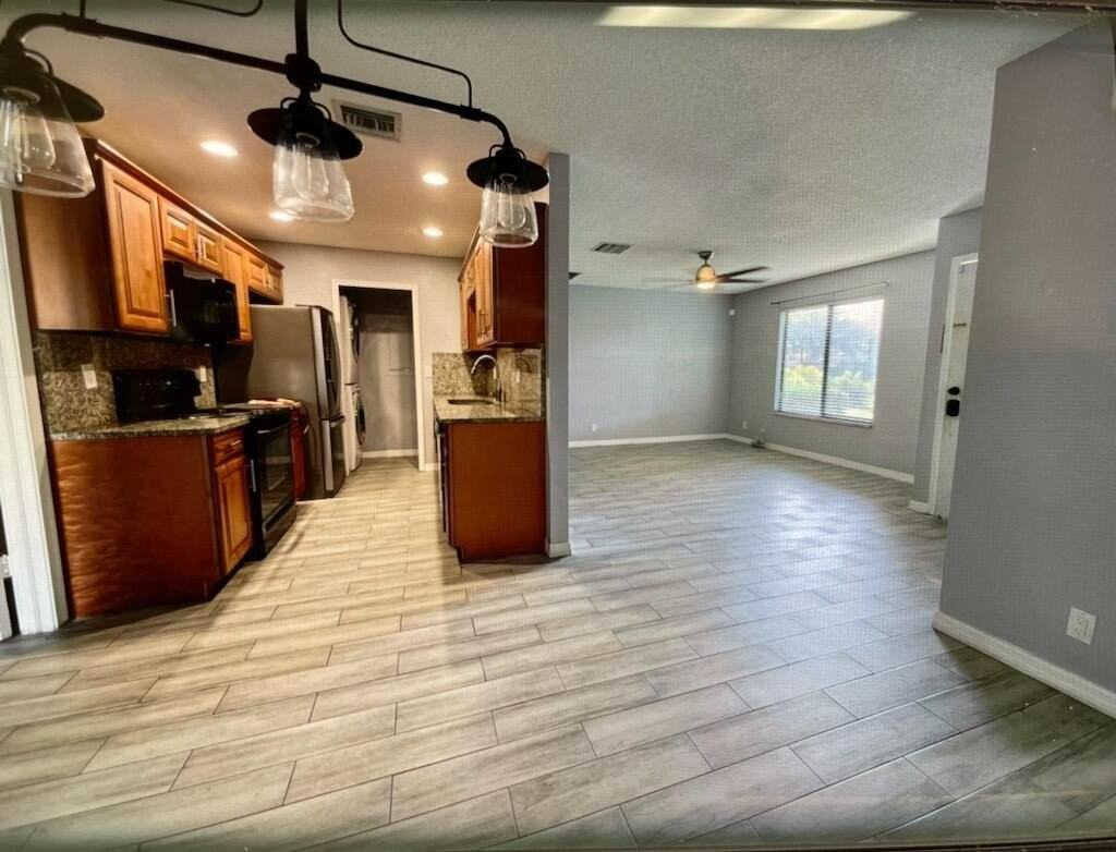 11881 Sturbridge Ln - Photo 4 of 20