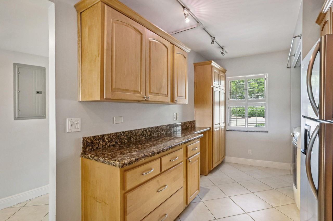 2900 Sw 22nd Cir Unit 221f - Photo 4 of 25