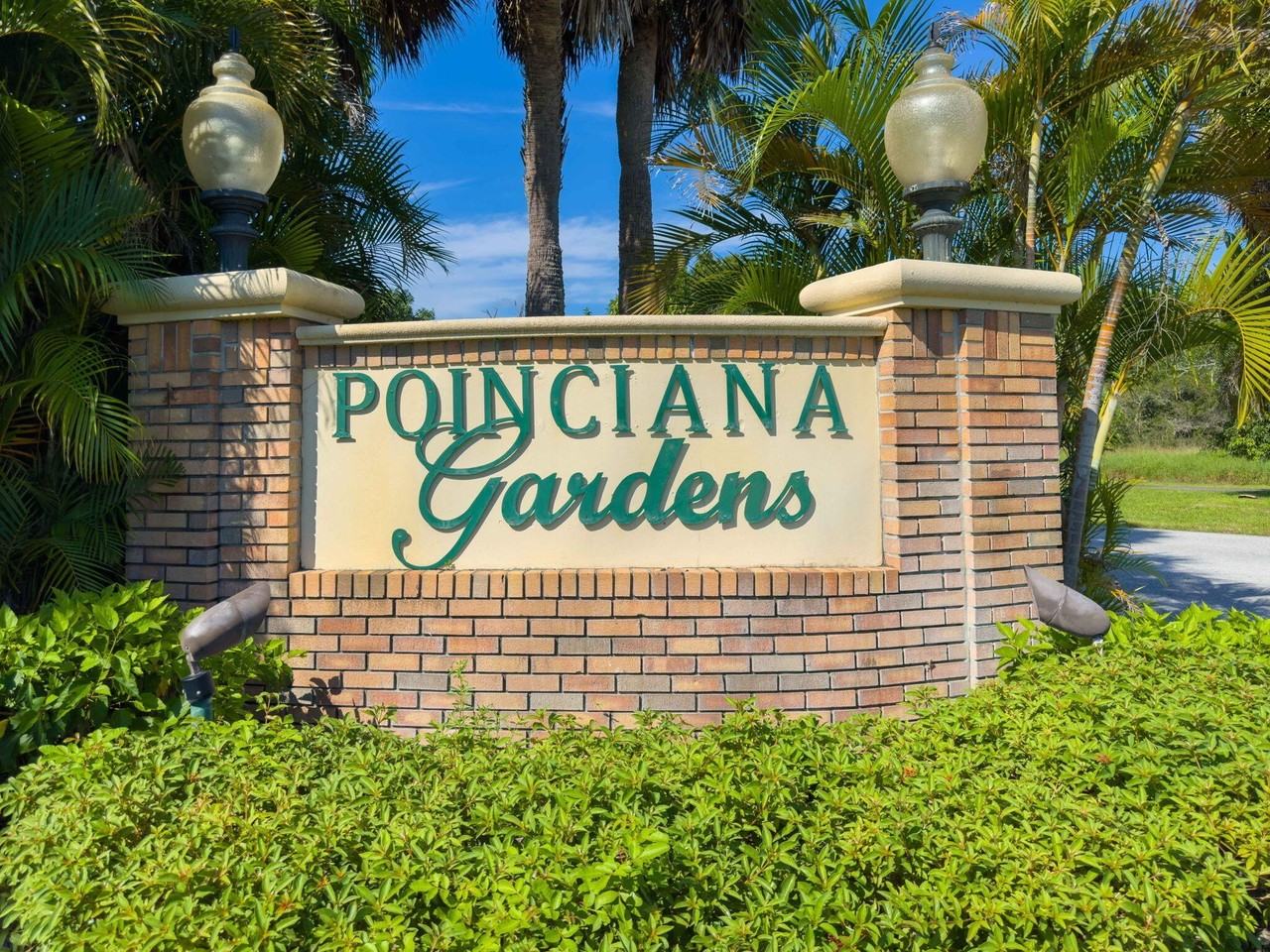 8305 Se Boxwood Ln - Photo 2 of 40