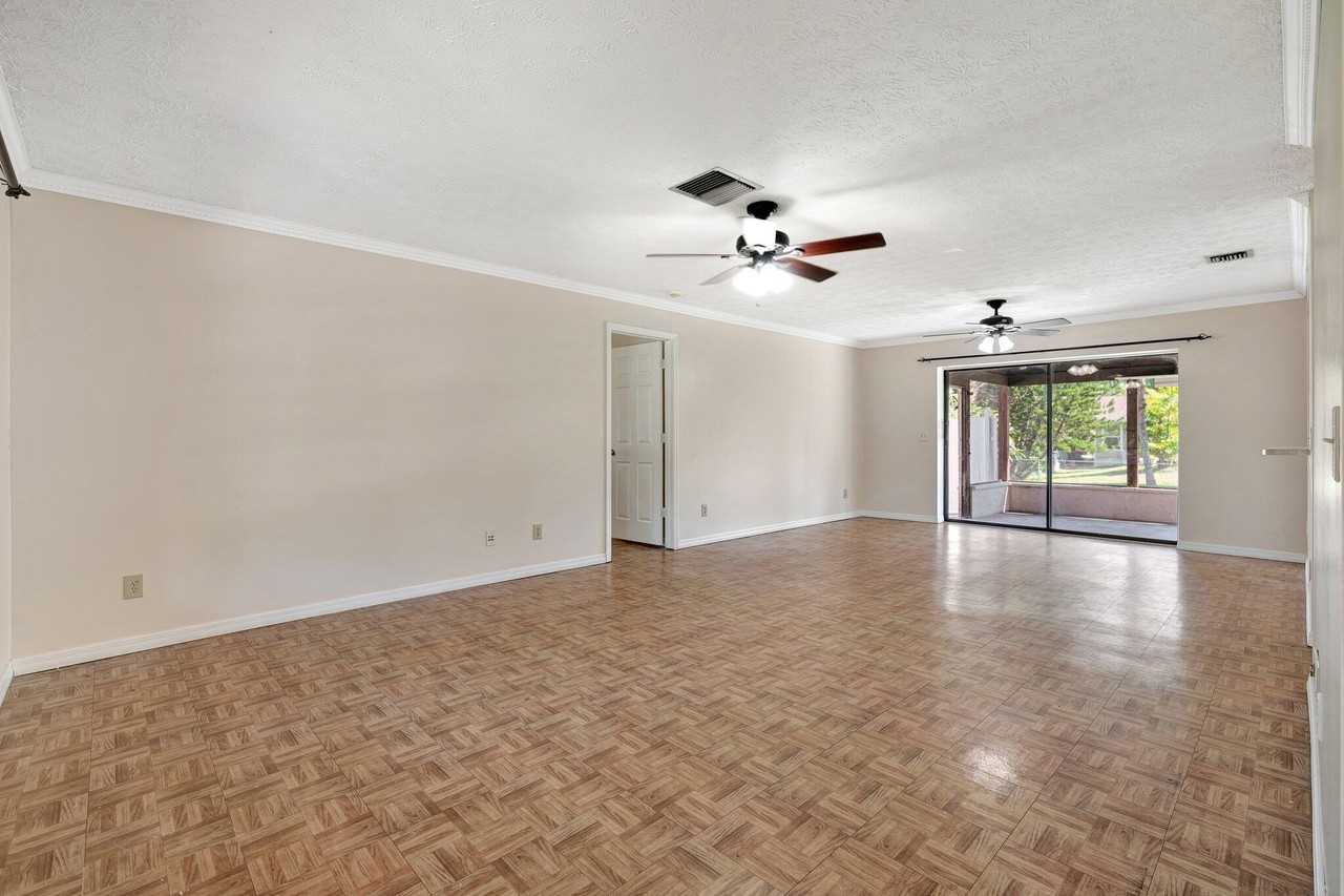 8305 Se Boxwood Ln - Photo 5 of 40