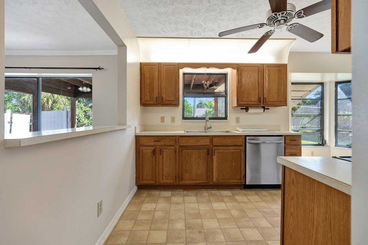 8305 Se Boxwood Ln - Photo 7 of 40