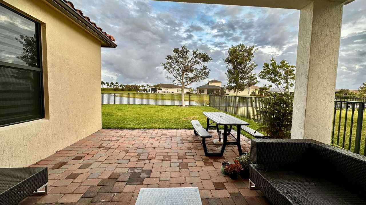 5570 Quiet Lake Pl - Photo 2 of 18