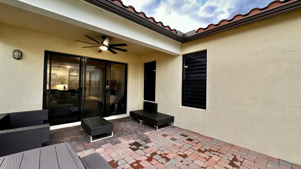 5570 Quiet Lake Pl - Photo 3 of 18