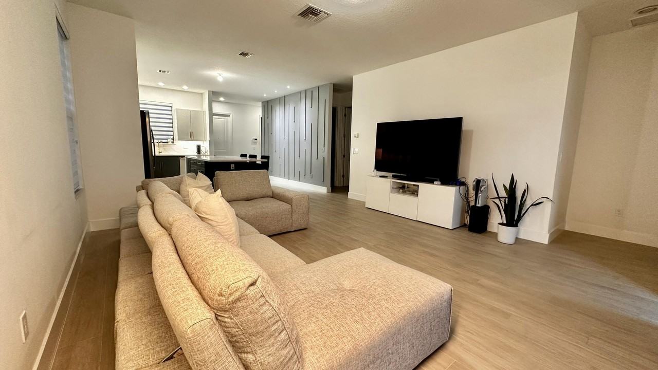 5570 Quiet Lake Pl - Photo 4 of 18