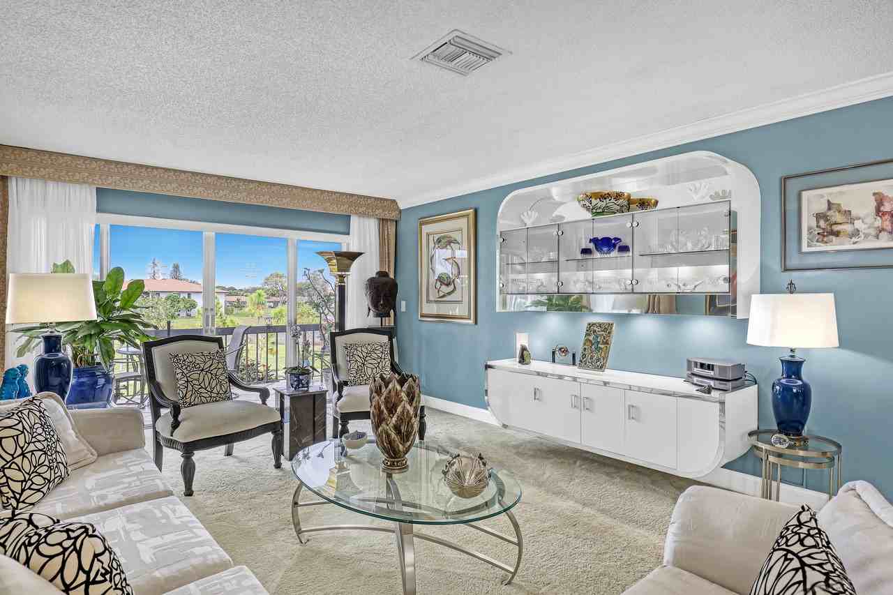 13833 Royal Palm Ct - Photo 3 of 16