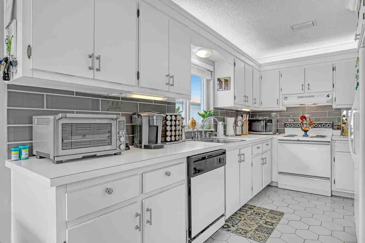 13833 Royal Palm Ct - Photo 7 of 16