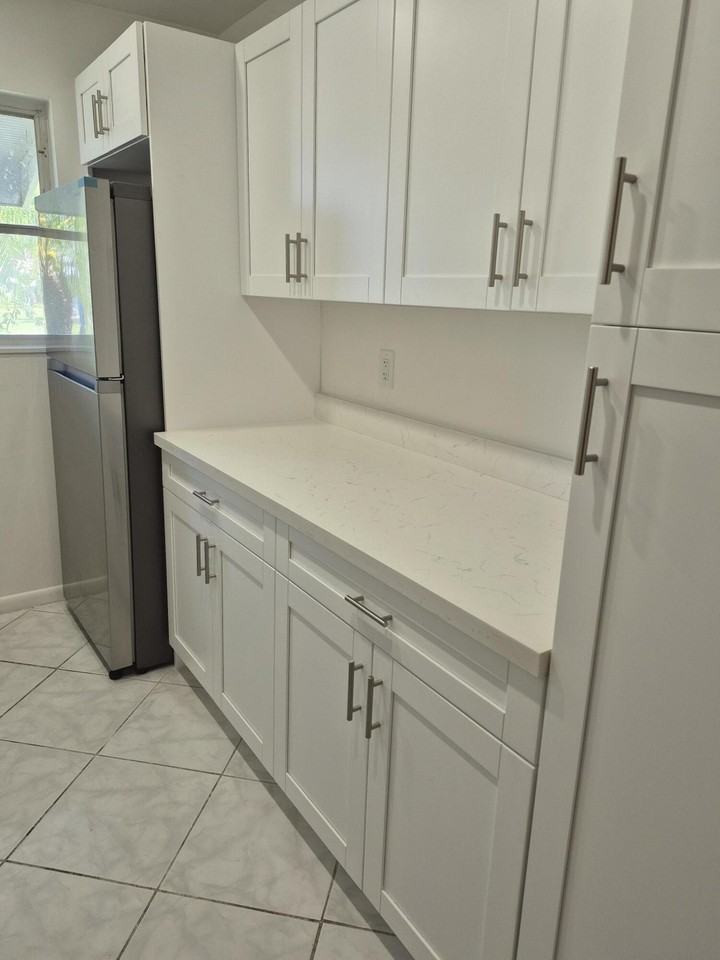 732 South Dr Apt C - Photo 2 of 11