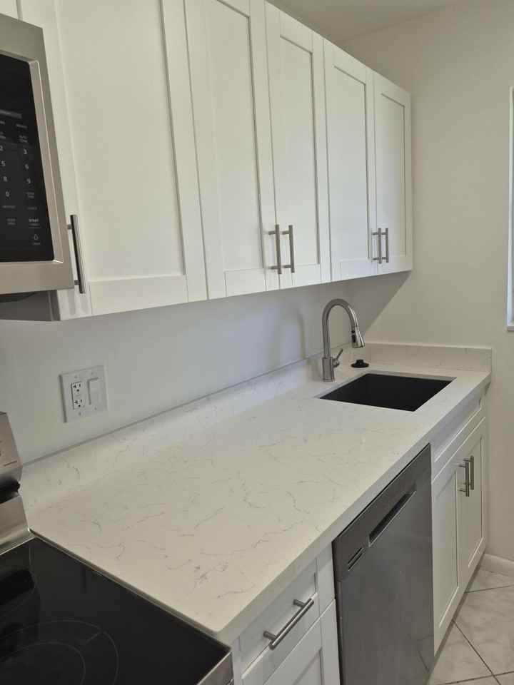 732 South Dr Apt C - Photo 4 of 11