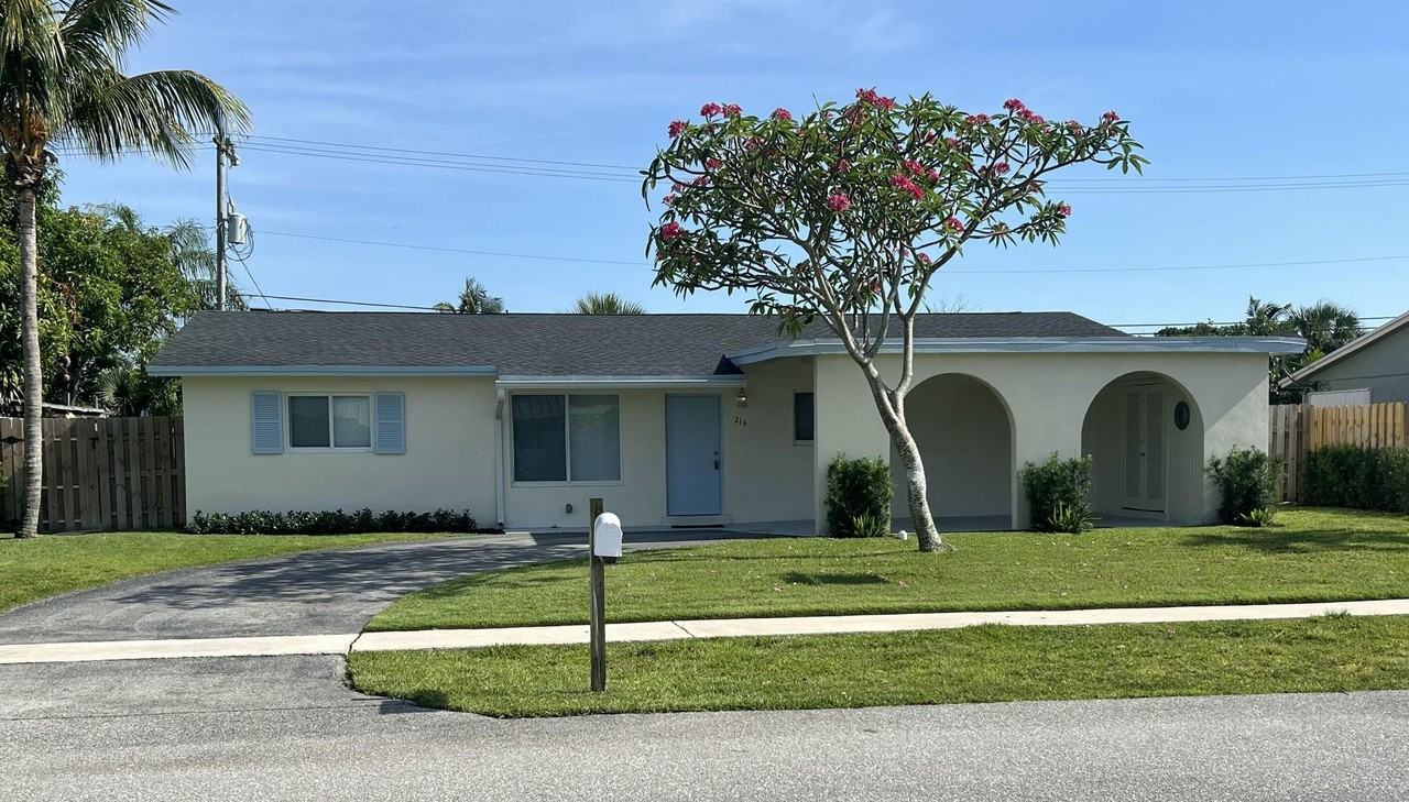 214 Sw 3rd St - Photo 2 of 50