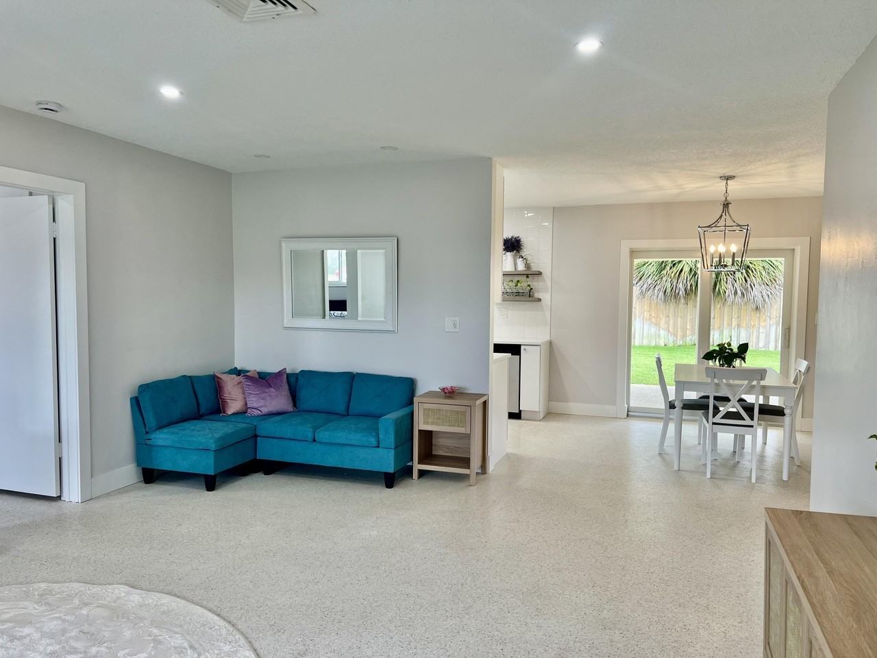 214 Sw 3rd St - Photo 6 of 50