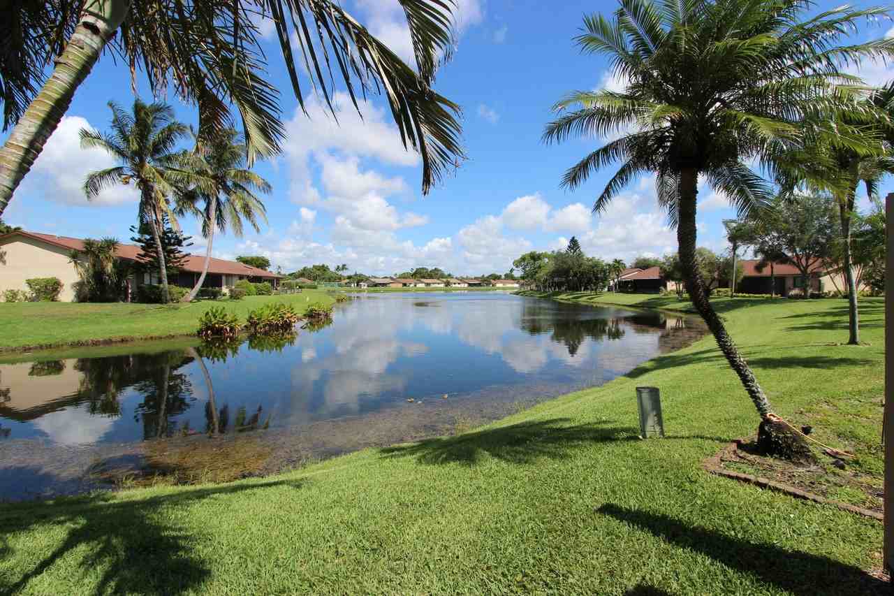 61 Mayfair Ln - Photo 2 of 15